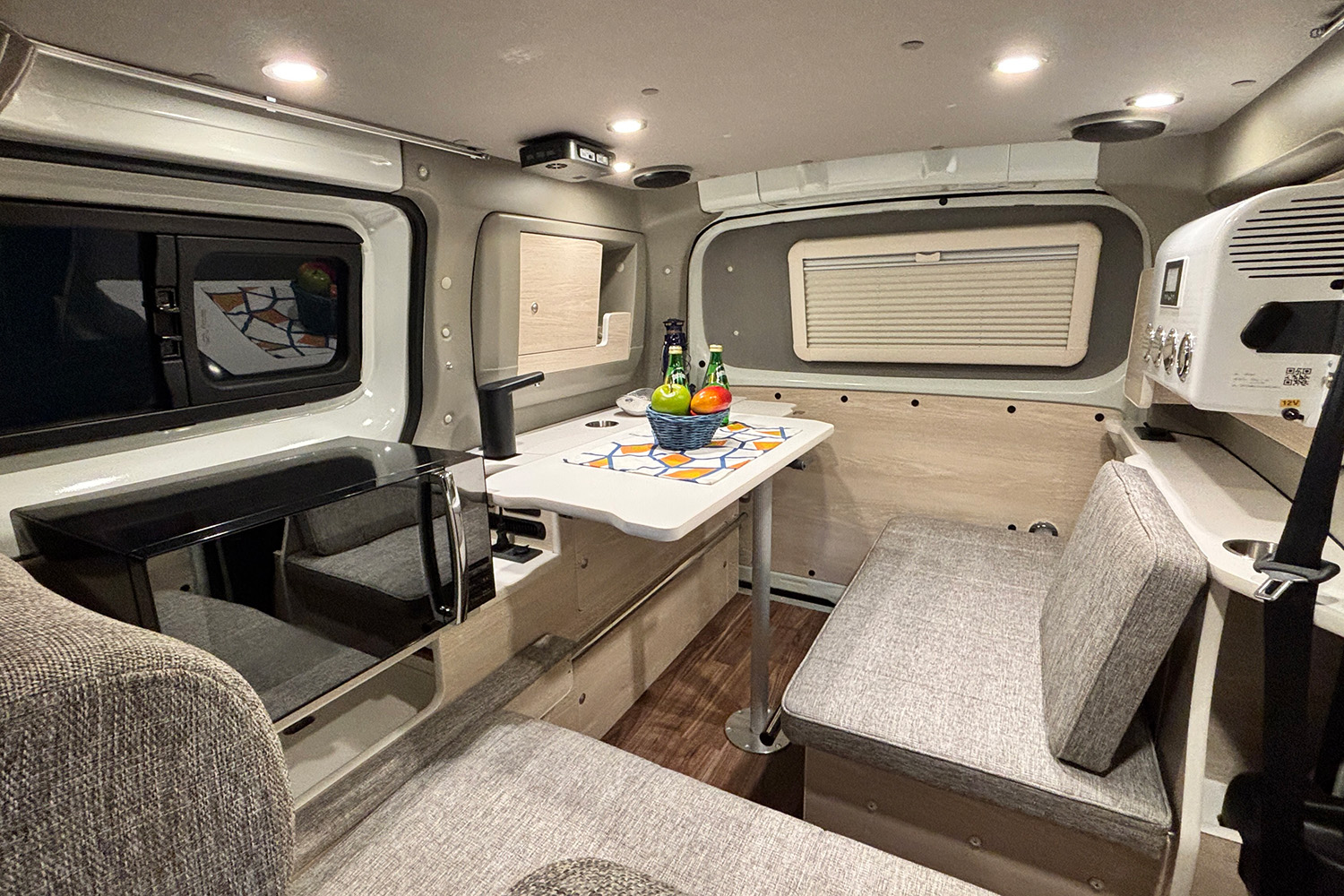 ポータブル家電を諦めない！ アネックスがNV200ベースの新型