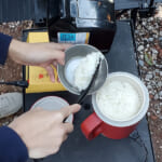 【画像】ソロから子連れまで大活躍！　省エネ設計300Wでポタ電でも調理できる「1合炊きミニ炊飯器」 〜 画像1