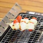 【画像】串焼きに革命！　串パの楽しさと美味を堪能できる“くるくる回してピタッと止まる”新発想スタンド「串ピタ」が完璧な焼き加減を実現 〜 画像1