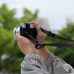 【画像】撮影をもっと快適に！　撮りたい瞬間を逃さない抜群の瞬発力を誇るストラップ「コルト・リベロ」 〜 画像1