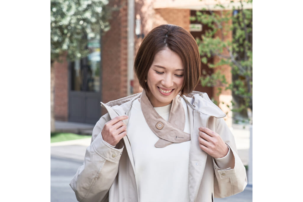 アウトドアでホットスカーフ使用中