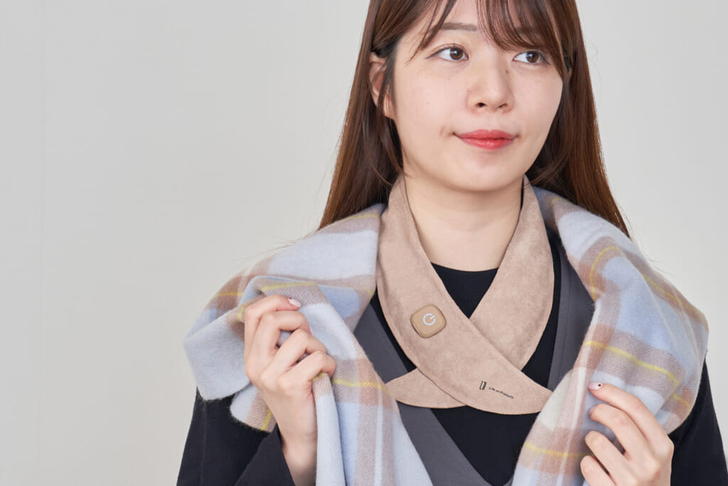 マフラーの下に装着