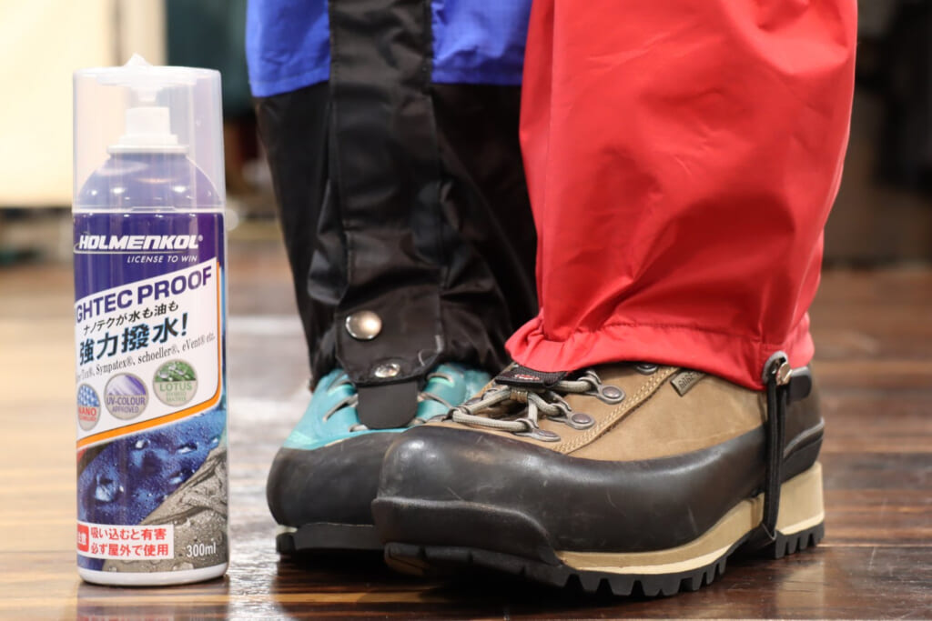 防水スプレーとスパッツ