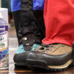 防水スプレーとスパッツ