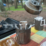 【画像】酒飲み過ぎた朝のキャンプ飯！　卵たっぷり「ベーコンフレンチトースト」と仕上げのコーヒー＆りんごが絶品 〜 画像1
