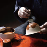 【画像】輪島塗の器で憩うキャンプのひと時！　伝統の塗りの技を生かした漆器風のアウトドア用食器 〜 画像1