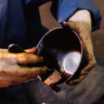 【画像】輪島塗の器で憩うキャンプのひと時！　伝統の塗りの技を生かした漆器風のアウトドア用食器 〜 画像1