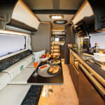 【画像】マジで中身が丸見え! キャンピングカーの秘密を大公開「ナッツRV」がスケルトンなキャンピングカーを「ジャパンモビリティショー2025」で緊急出展 〜 画像1