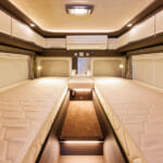 【画像】マジで中身が丸見え! キャンピングカーの秘密を大公開「ナッツRV」がスケルトンなキャンピングカーを「ジャパンモビリティショー2025」で緊急出展 〜 画像1