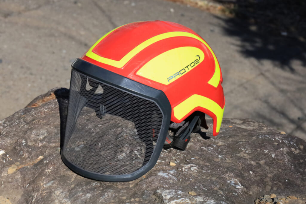 「クマ逃げ」P24　岩泉町の佐藤さんのヘルメット