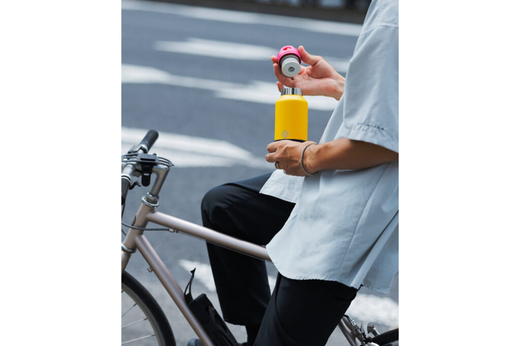 蓋を開けている