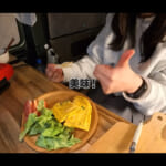 【画像】自作キャンピングカーの横にリビングルーム誕生！　カーサイドテントで車中泊がより快適になる 〜 画像1