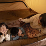 【画像】親子4人でゆったり入れる特大寝袋！　家族みんなで仲良くぬくぬくと眠れる冬用シュラフ 〜 画像1