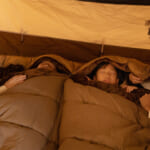 【画像】親子4人でゆったり入れる特大寝袋！　家族みんなで仲良くぬくぬくと眠れる冬用シュラフ 〜 画像1