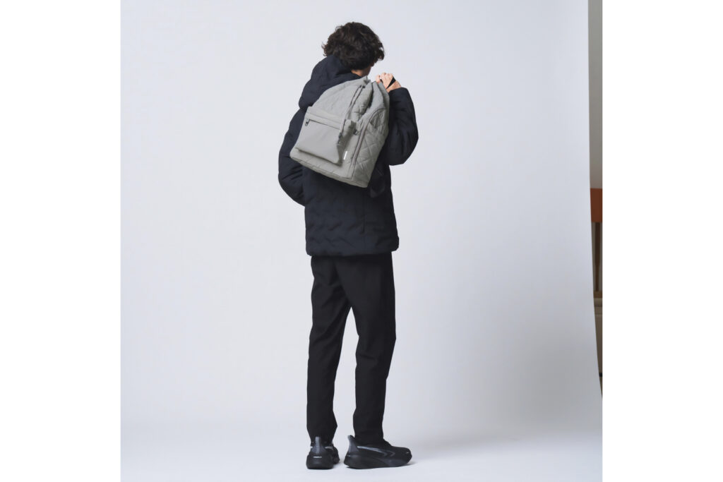 商品／背負っている