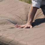 【画像】キャンプの常識を覆す！　「WAQ AIR BED」がまるで自宅のベッドのような快適な睡眠をお届け 〜 画像1