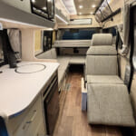 【画像】大容量収納と充実電装で日本の道を快適に走るファミリーモデル！　新型バンコン「Arte 6」の実力とは 〜 画像1