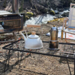 【画像】なぜキャンパーはフィールドラックを愛用するのか!?　快適性向上のための万能スタンド 〜 画像1