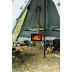 【画像】ガラス越しに揺らめく炎で和む！　三面ガラスの薪ストーブで秋冬キャンプを満喫 〜 画像1