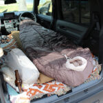 【画像】冬キャンプの常識が変わる！　マミー型の暖かさ、快適な出入り、動ける自由度を実現した進化形寝袋に新色「アッシュカーキ」が登場 〜 画像1