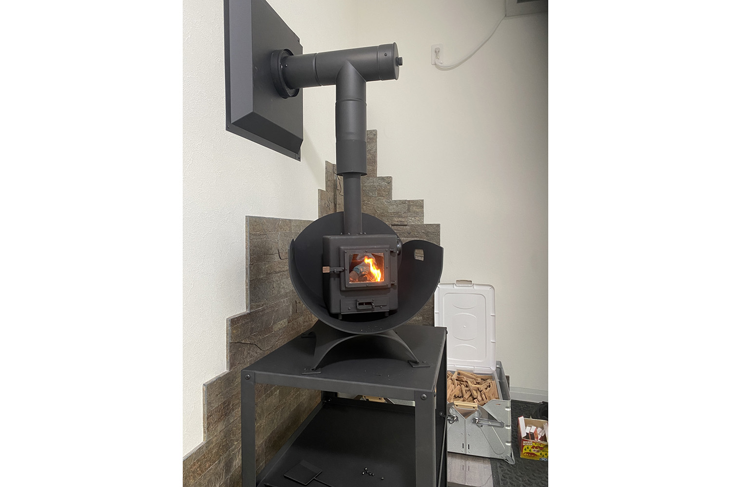 世界最小クラスの薪ストーブ「Dr.Craft」登場！ 「CAMP&CRAFT」が薪