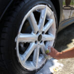 【画像】キャンプにはつきもの？　クルマの泥汚れをキレイに落とすためのプロが伝授するポイントとは 〜 画像1