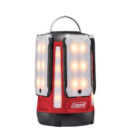 【画像】1台で4人分の灯りに変身！　コールマンの「クアッドマルチパネルランタンplus」はキャンプでも防災でも頼れる相棒 〜 画像1