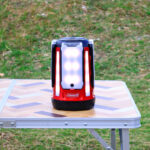 【画像】1台で4人分の灯りに変身！　コールマンの「クアッドマルチパネルランタンplus」はキャンプでも防災でも頼れる相棒 〜 画像1