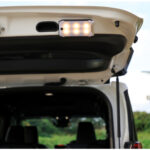 【画像】1台で4人分の灯りに変身！　コールマンの「クアッドマルチパネルランタンplus」はキャンプでも防災でも頼れる相棒 〜 画像1