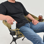 【画像】バイク積載の常識を覆す！　軽量・コンパクトかつ「ひじ掛け」搭載の新発想「アウトドアチェア」が快適過ぎる 〜 画像1