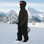 【画像】車中泊からゲレンデへ直行！　DODが贈る冬のアクティビティを繋ぐ人型寝袋「フトンライダー」 〜 画像1