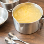 【画像】キャンプ飯のマンネリを解消！  DODから1台で3役こなす最強サブクッカー「シェラケトルアゲムシ」がメチャ便利 〜 画像1