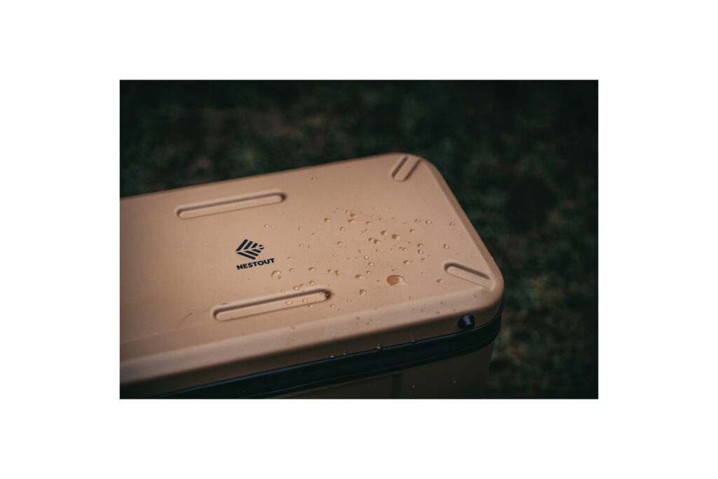 商品／雨に濡れ