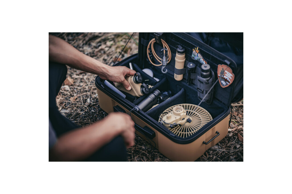 商品／中に荷物入れる