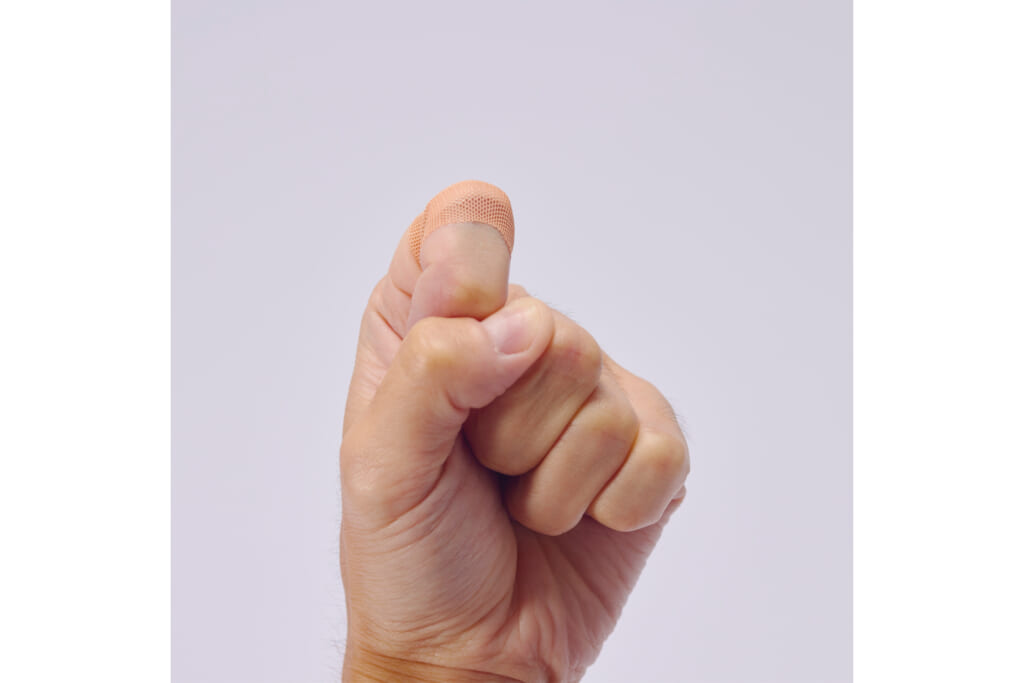 商品／指に貼る