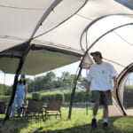 【画像】家族も仲間も「ゆったりとした時間」を！　フラッグシップモデルが実現する大空間キャンプの居住性がハンパない 〜 画像1