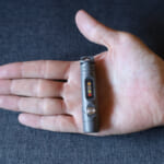 【画像】小さく明るいだけじゃない！「もう一手」を内蔵したチタン製超小型LEDライトがデビュー 〜 画像1