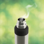 【画像】スイスの老舗ブランドSIGGが110年の技術を結集！　真空と銅コーティングの”ダブル断熱構造”で過酷な山岳地帯でも「飲みごろ」の温度を長時間キープ 〜 画像1