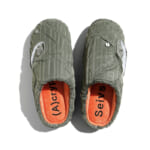 【画像】快適さとアヴァンギャルドな感性が交差！　ランウェイの「痕跡」を日常の足元へ落とし込んだ限定モデルが降臨 〜 画像1