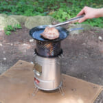 【画像】地面への熱ダメージを約40％削減！　新型二次燃焼ストーブ「tab.缶ストーブEX」の実力とは 〜 画像1