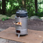 【画像】地面への熱ダメージを約40％削減！　新型二次燃焼ストーブ「tab.缶ストーブEX」の実力とは 〜 画像1