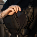 【画像】理想的なスリングバッグがここに！　ワンダードの進化した「ローグスリング V2」撮影から日常までを快適にサポート 〜 画像1