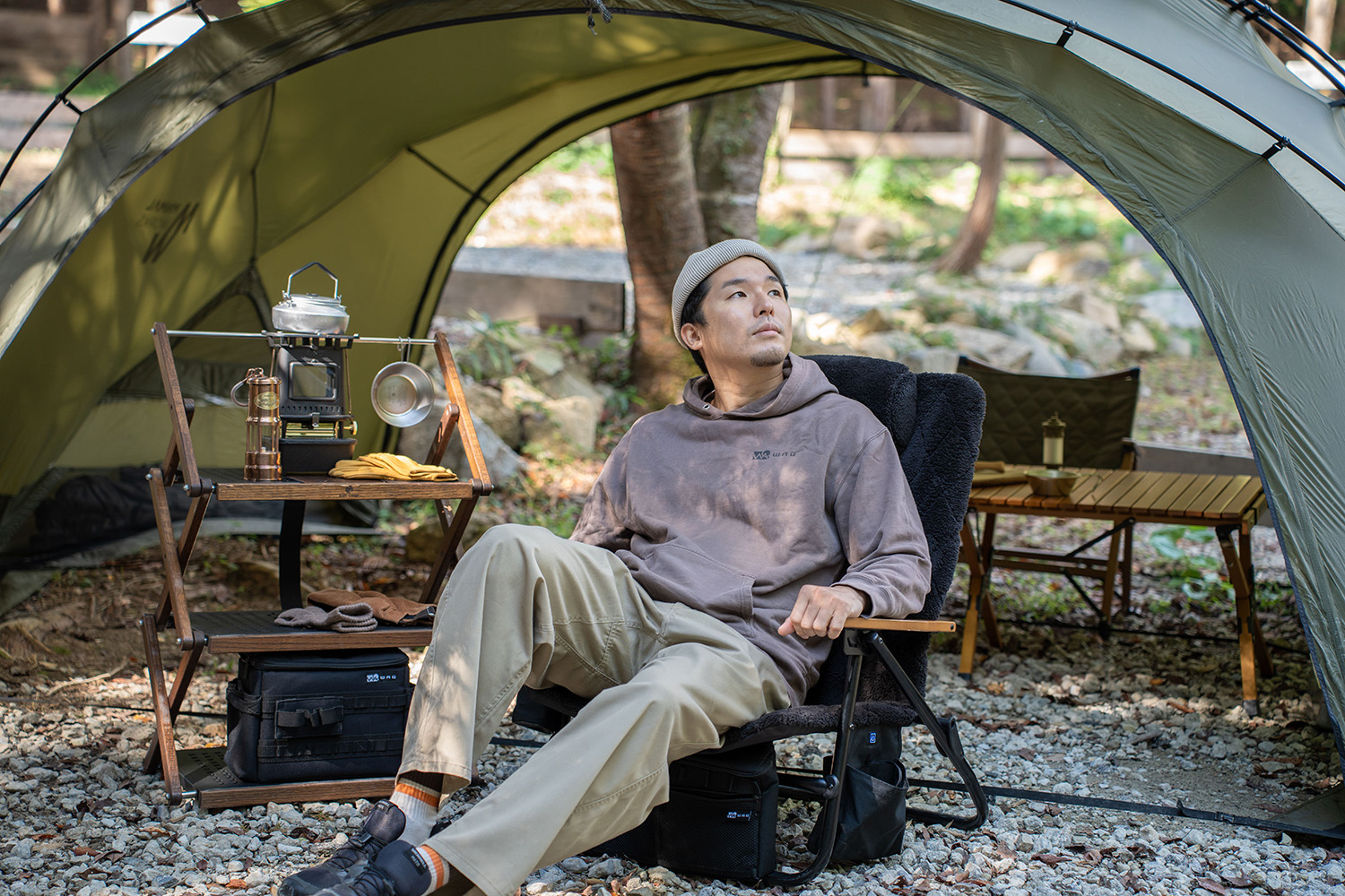 3段階温度調整 × モバイルバッテリー対応！　チェア全体を温めるW加熱構造で冬キャンプの快適性を格段に向上