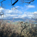 【画像】ヤビツ峠から大山へ！　快晴アオゾラの行楽日和に丹沢の紅葉と山並みを味わう 〜 画像1