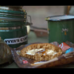 【画像】SNS映え抜群？　ミリタリーテイスト120％のカーキ色にこだわったキャンプ道具でくつろぎのソロキャンでキャンプ料理を楽しむ 〜 画像1