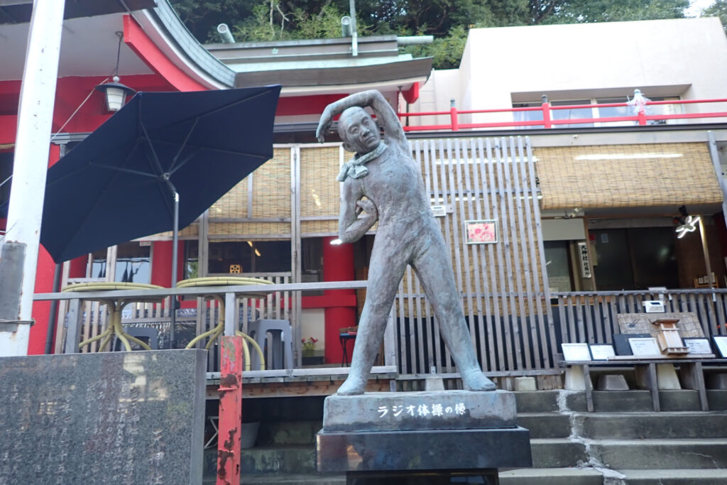 ラジオ体操の像