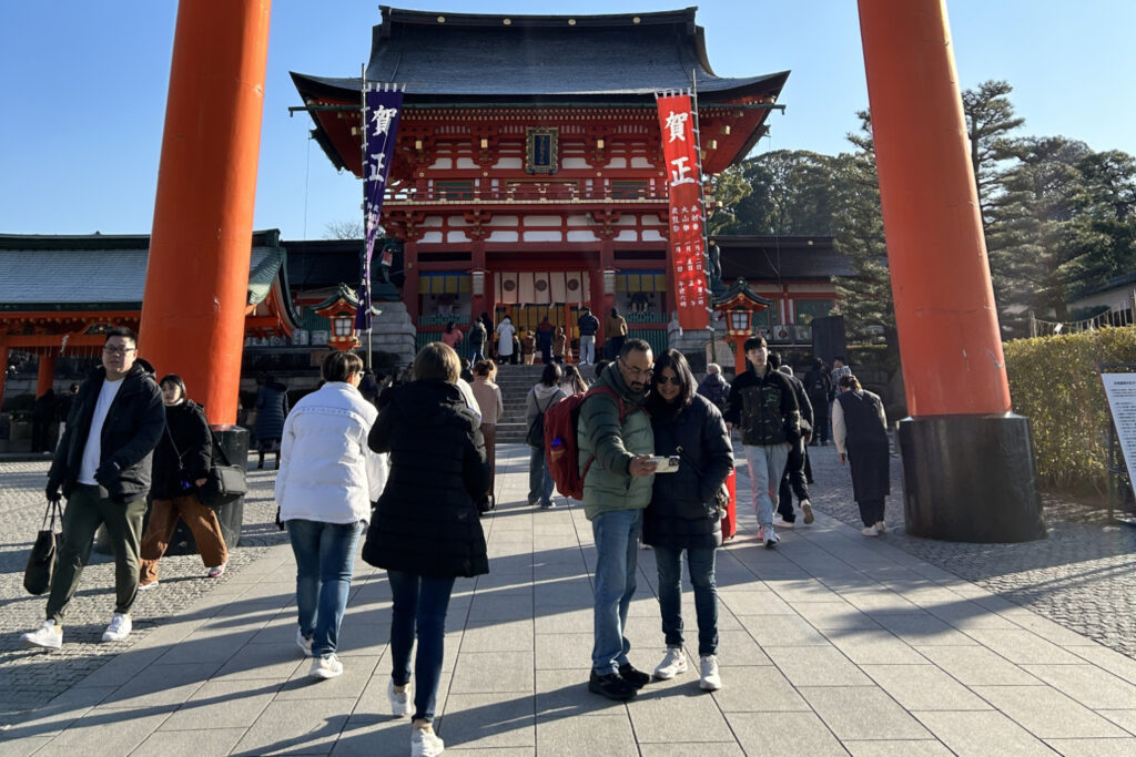 伏見稲荷大社鳥居前