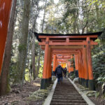 【画像】あでやかな丹塗りの鳥居トンネルの上に鎮座する由緒ある古社！　外国人旅行者人気No.1の伏見稲荷大社＆稲荷山 〜 画像1