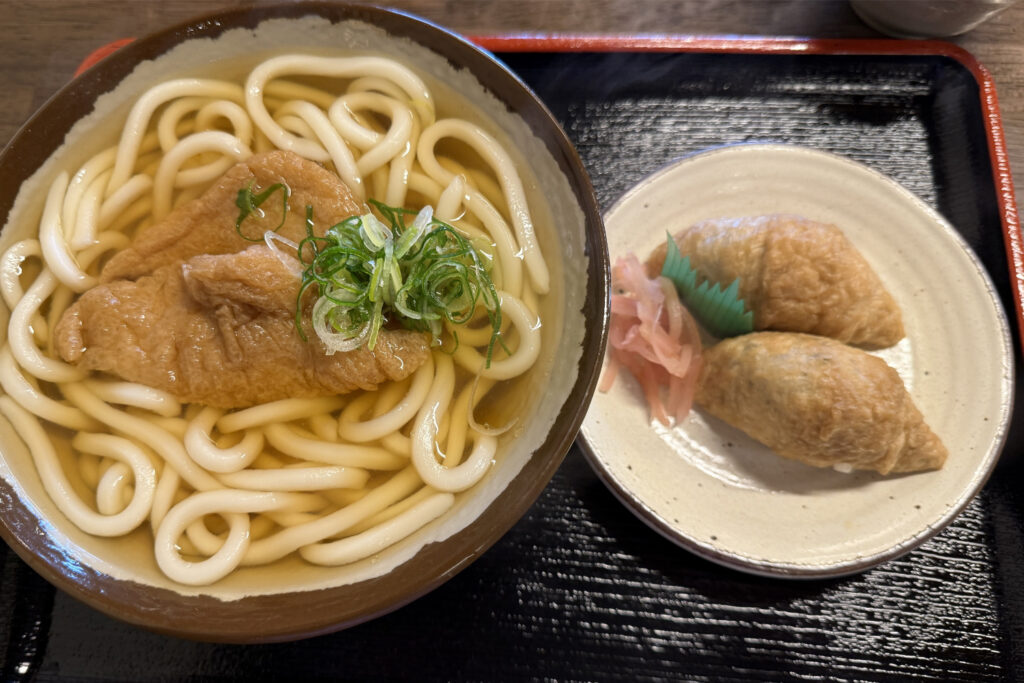 お稲荷さんときつねうどん