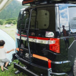 【画像】家族で車中泊の「寝床問題」を解決！　さらに「タープ合体」で最強のサイトが完成 〜 画像1